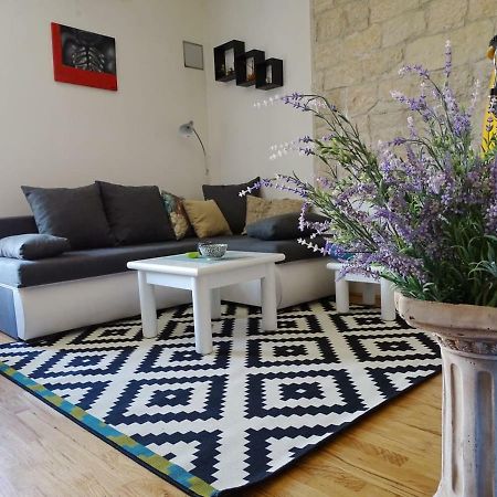 Apartment Naita Sinj Dış mekan fotoğraf