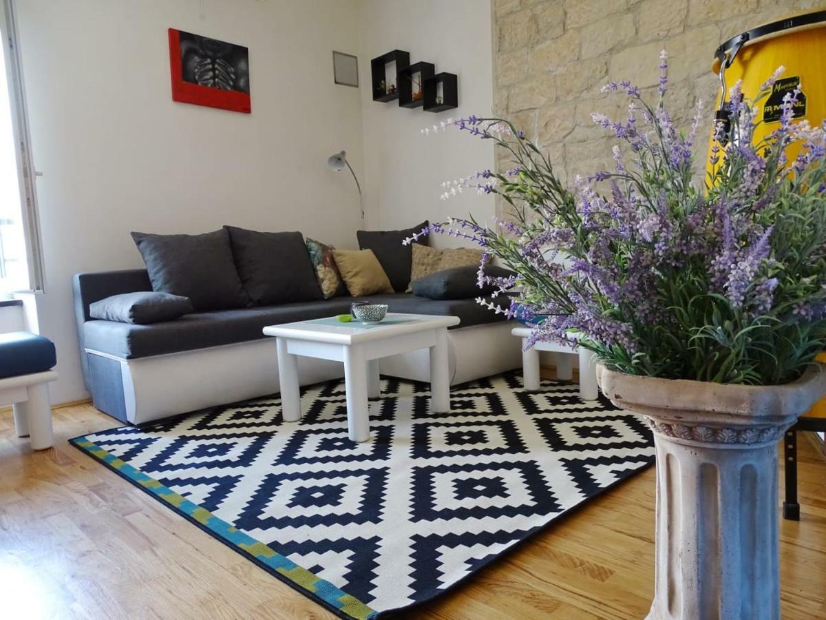 Apartment Naita Sinj Dış mekan fotoğraf